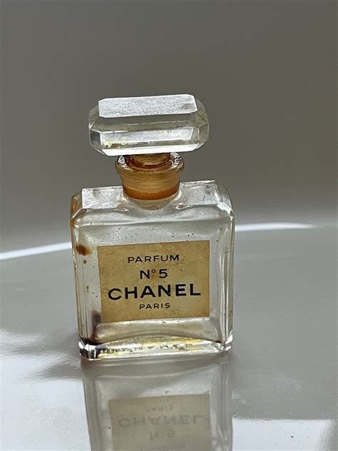 chanel leuchtreklame|vintage Chanel no 5.